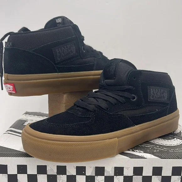 Vans WMNS Skate Half Cab Black/Gum
VN0A5FCDB9M
Sneakers - Picture 9 of 16